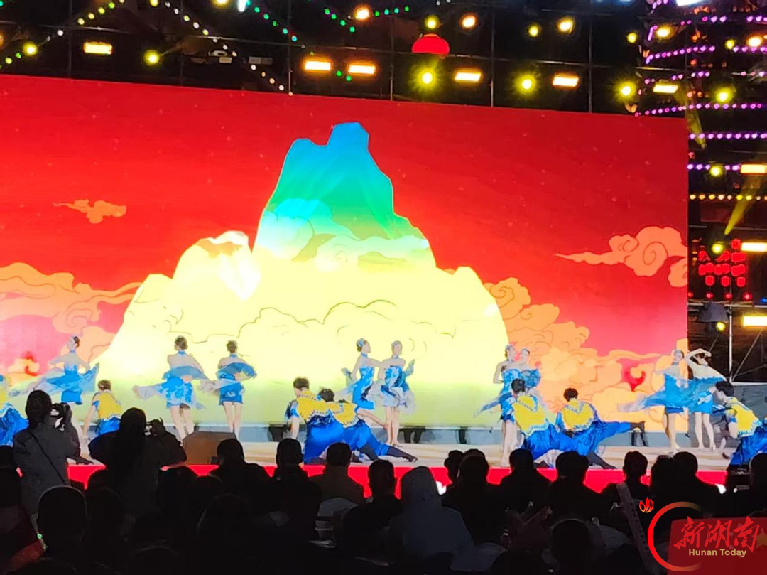 “中华民族一家亲”慰问文艺演出在新晃举行
