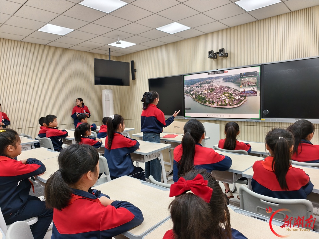 洪江市隆平学校与拉萨市达孜区小学开展爱国主义“云牵手”线上交流活动