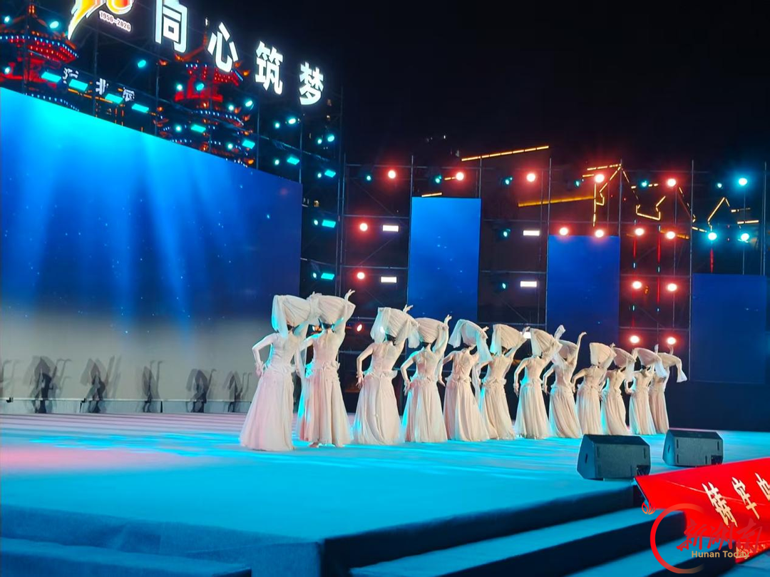 “中华民族一家亲”慰问文艺演出在新晃举行