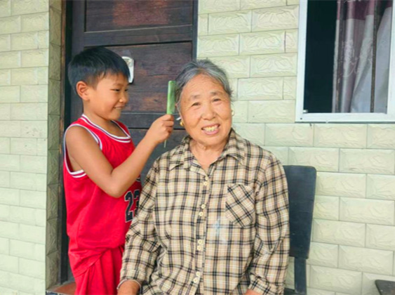 “硬骨头奶奶”撑起苦难之家——记孝老爱亲类“湖南好人”米生花