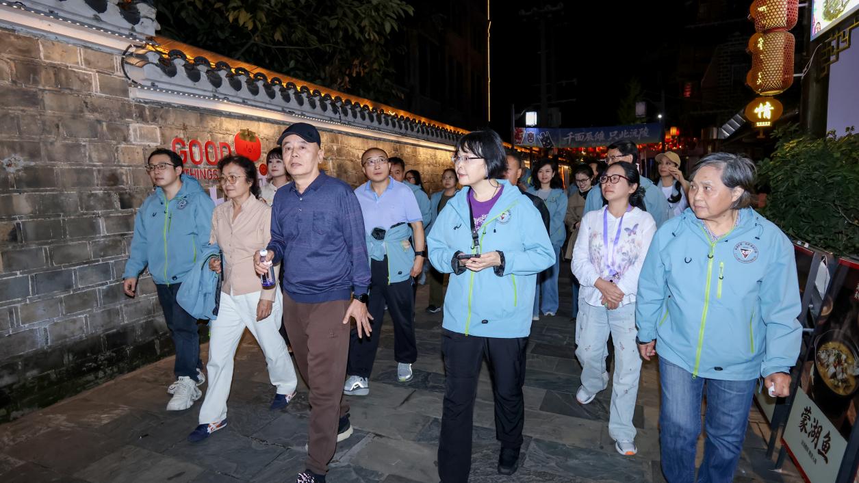 西南联大湘黔滇旅行团先贤精神重显之旅抵达沅陵