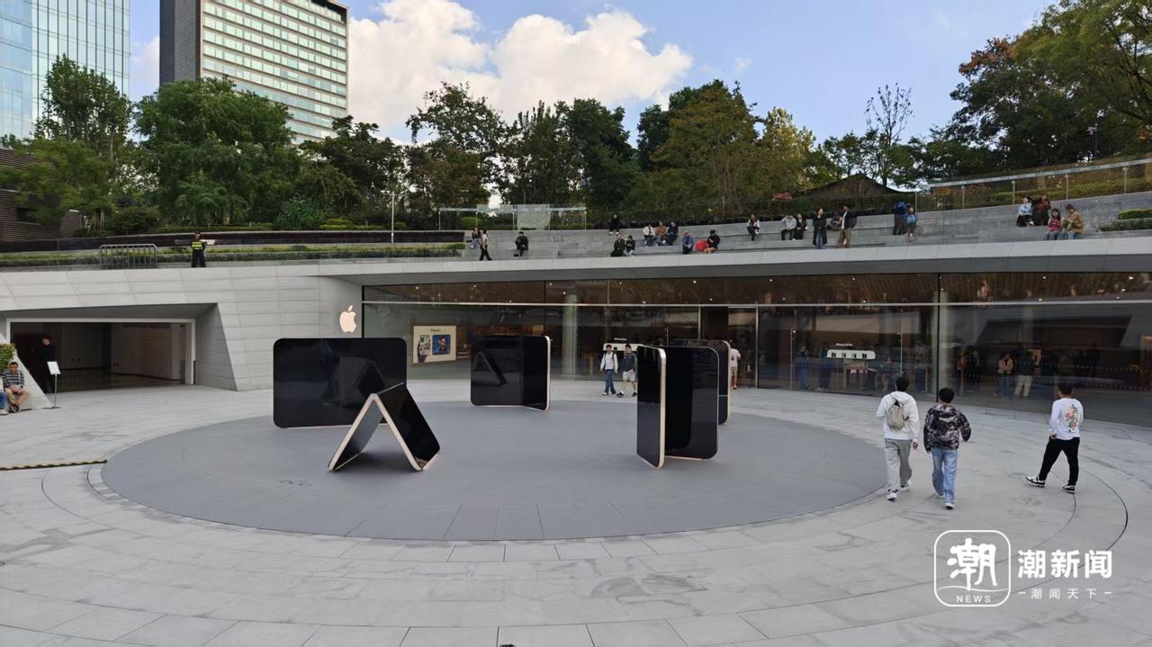 iPhone Duo上市首周争议不断：内屏开裂，二手平台部分版本“破发”