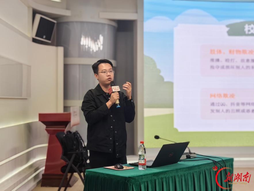 律师面对面普法,为小记者撑起“法治保护伞”