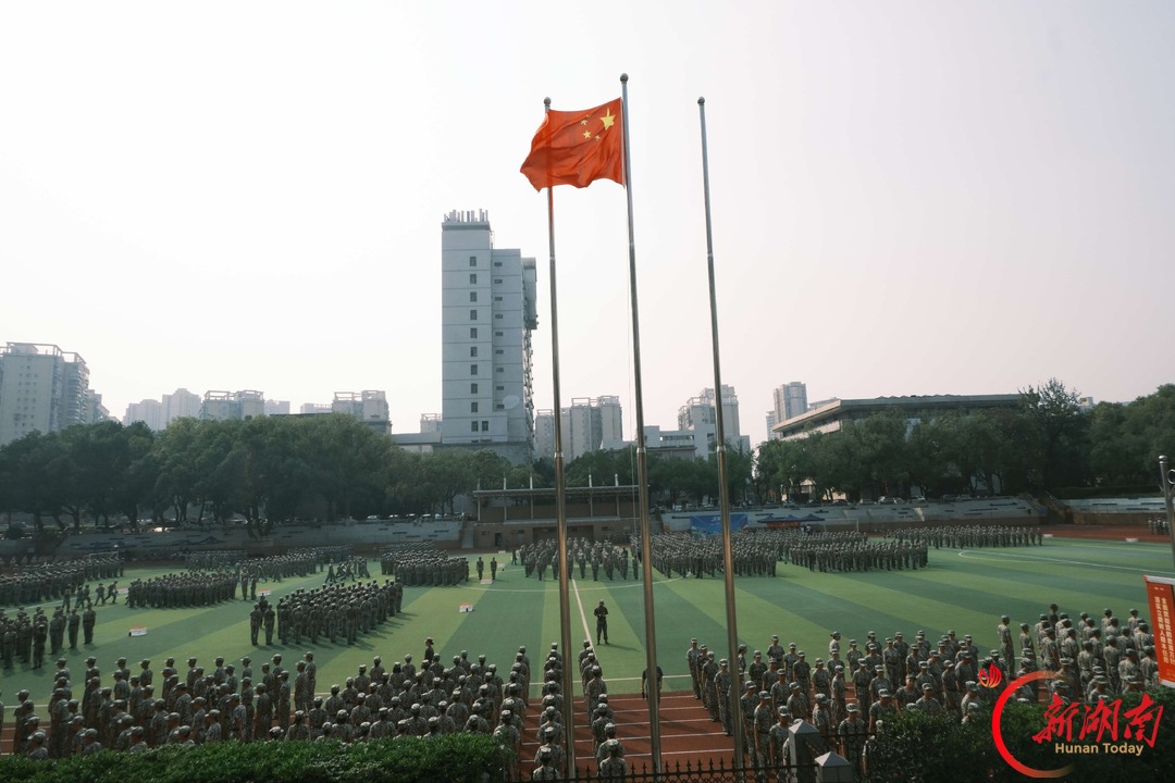 青春正步走丨训练场上,青春正当燃