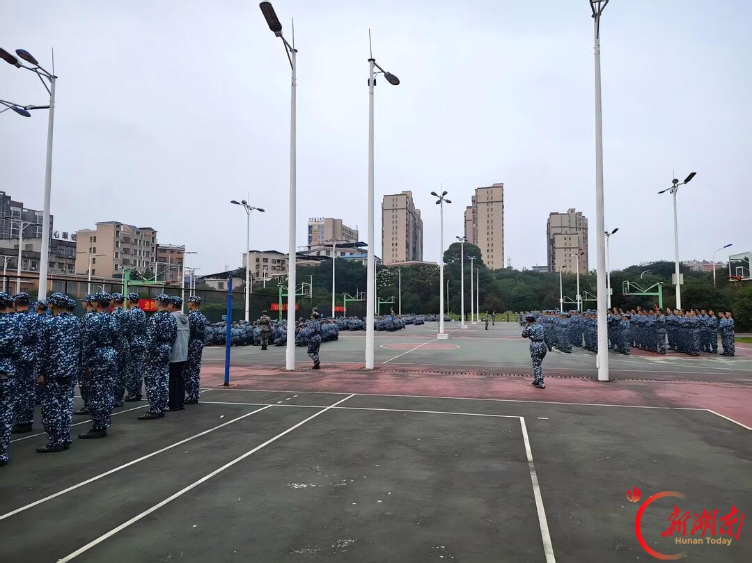 青春正步走丨迷彩之外，我的另一场正步