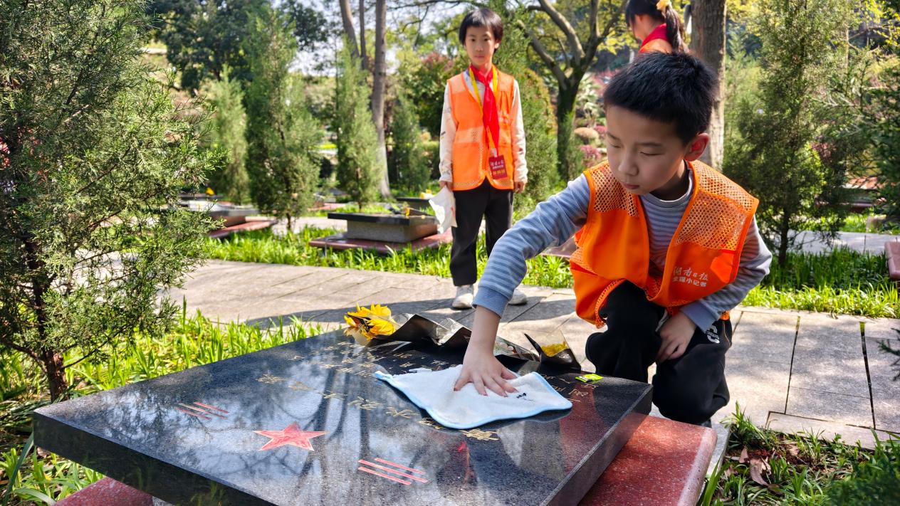 慧眼识微,笔写万象——株洲市九方小学湖南日报全媒小记者年度掠影
