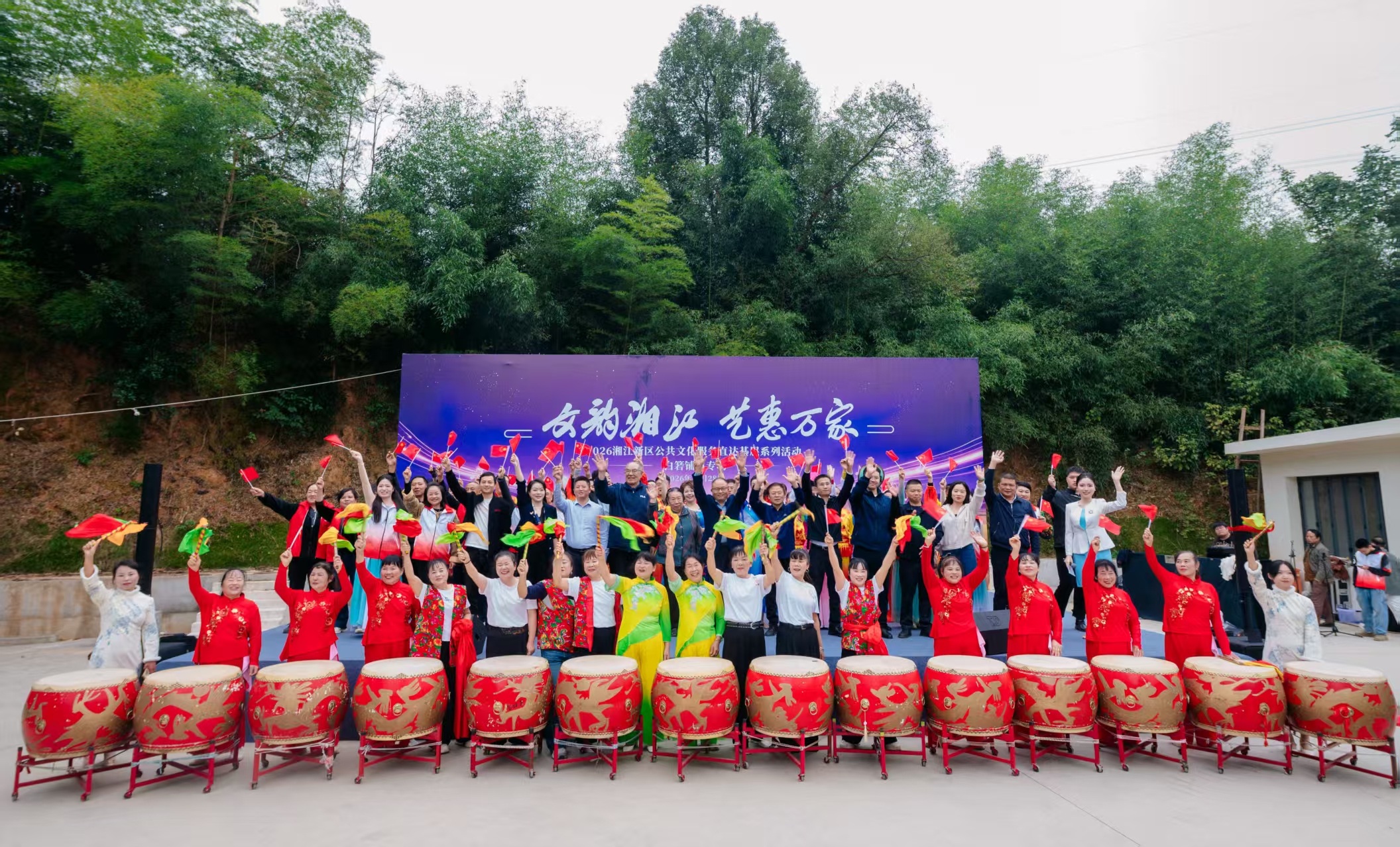 田间舞台唱响新乐章!“文韵湘江 艺惠万家”公共文化服务专场走进白箬铺镇