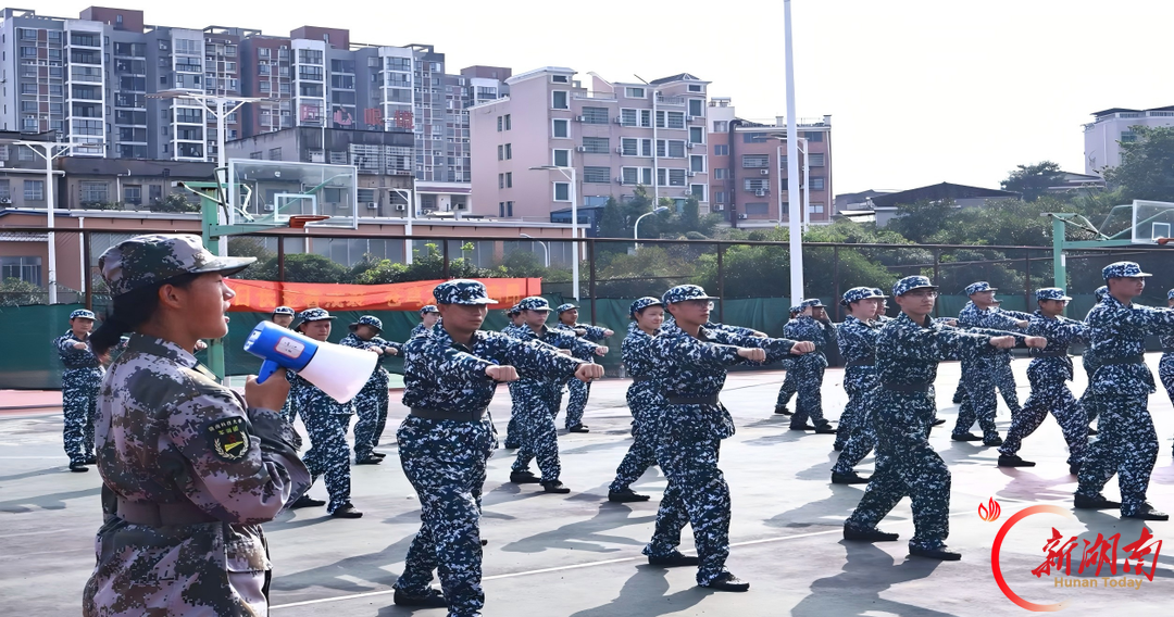 青春正步走丨从草原到湘江:那十四天的迷彩青春