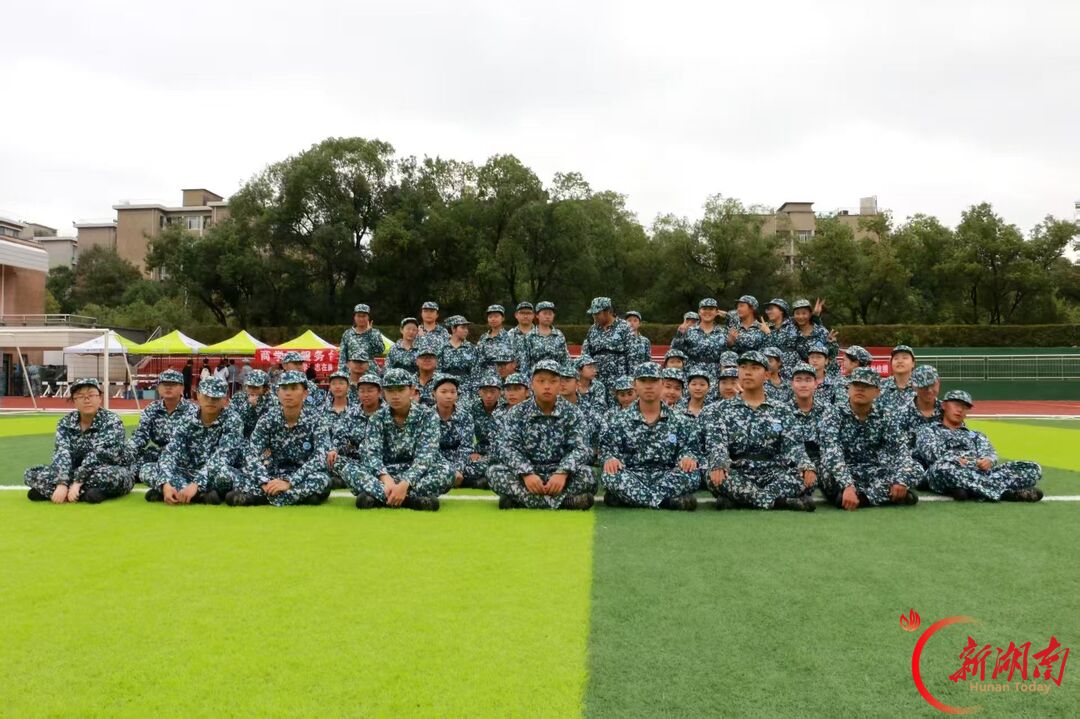青春正步走丨我曾被温柔照亮,如今看你们熠熠生辉
