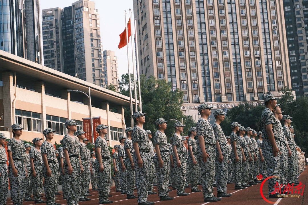 青春正步走丨训练场上,青春正当燃
