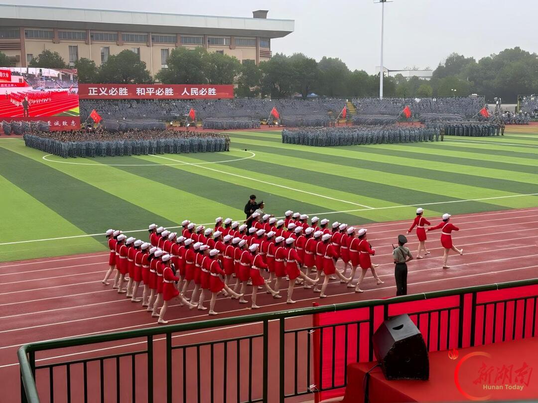青春正步走丨以军训为笺，写少年滚烫篇章