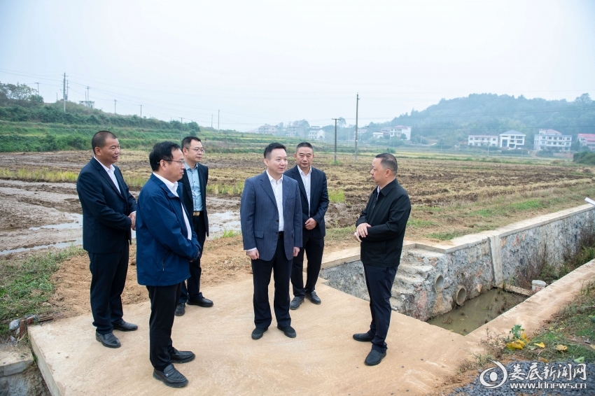 何朝晖：精准发力纵深推进集中整治 切实维护群众合法权益