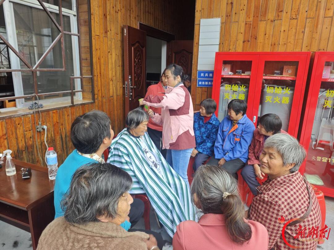 张家界永定区盘塘村开展第六期便民服务活动