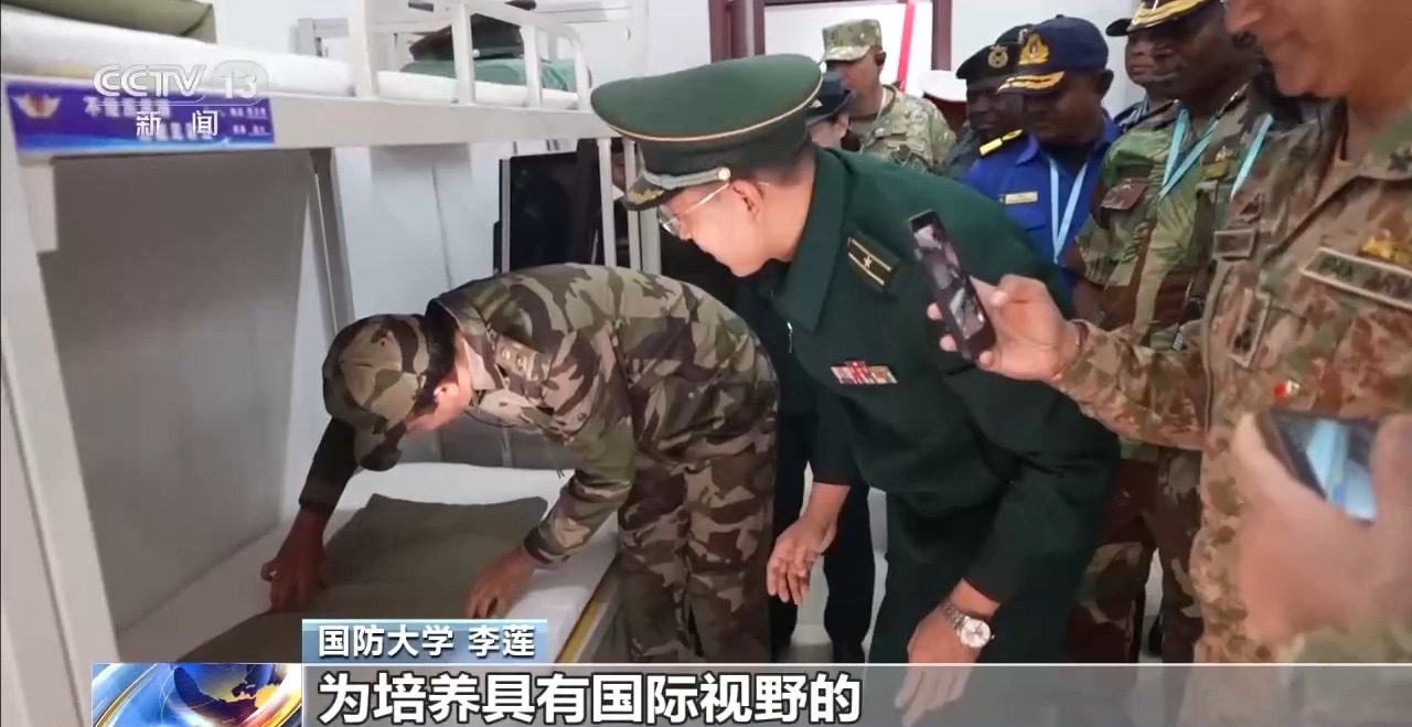 混编合训增进友谊 中外学员共话和平使命