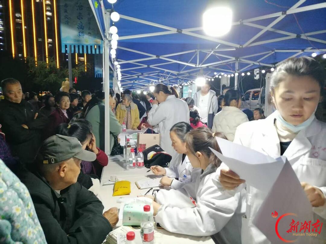 中医药文化公益夜市火热开市!