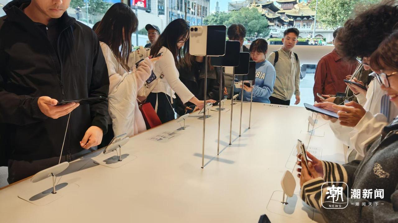 iPhone Duo上市首周争议不断：内屏开裂，二手平台部分版本“破发”