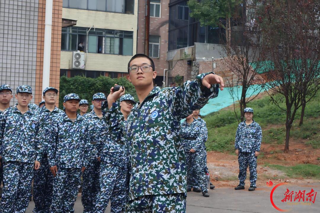青春正步走丨迷彩之外，我的另一场正步