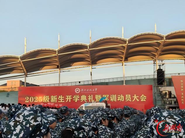青春正步走丨迷彩为青春烙下印记