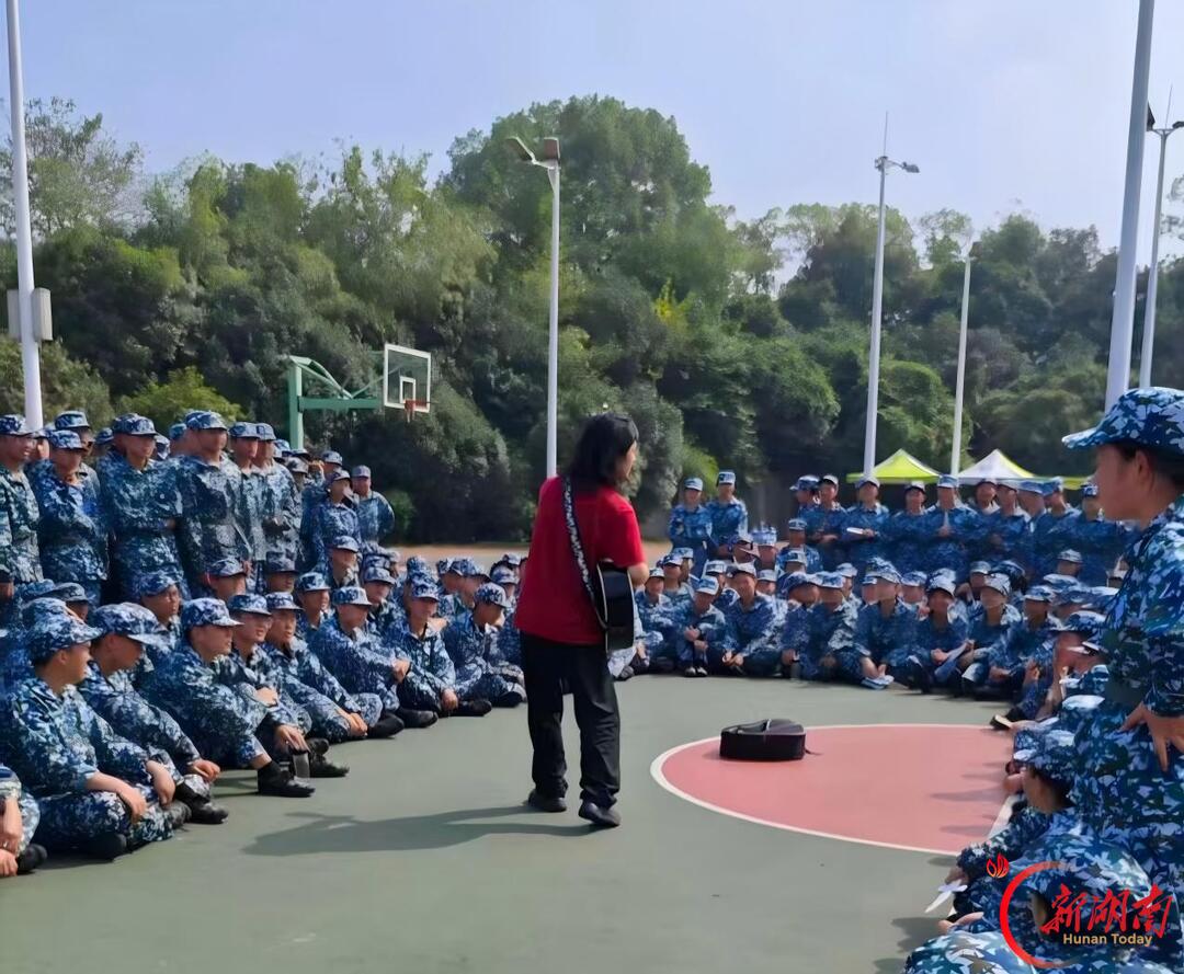 青春正步走丨迷彩为青春上色:我的大学第一课