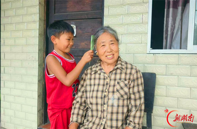“硬骨头奶奶”撑起苦难之家——记孝老爱亲类“湖南好人”米生花
