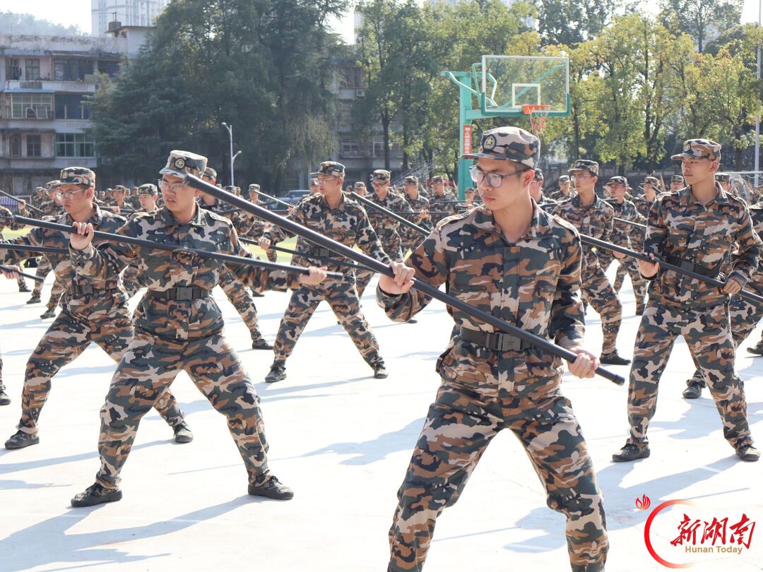 青春正步走丨以汗水为墨，书少年担当