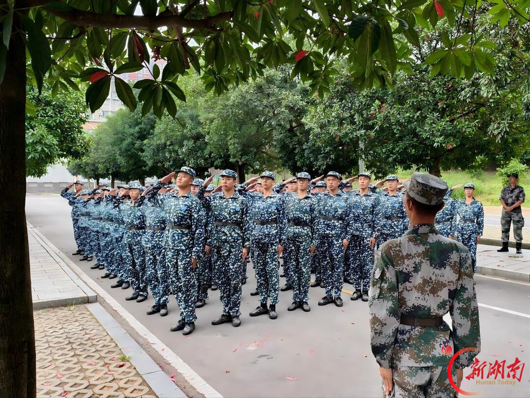 青春正步走丨迷彩青春,步履不停