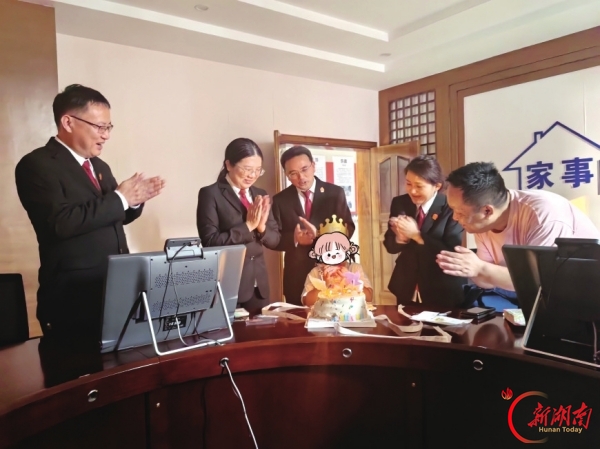 人民的满意从何而来？——探访“人民满意的公务员集体”岳阳市中级人民法院政治部