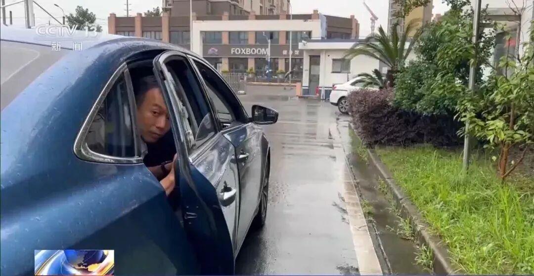 违停让9岁孩子下车取餐 “开门杀”致人死亡 司机获刑→