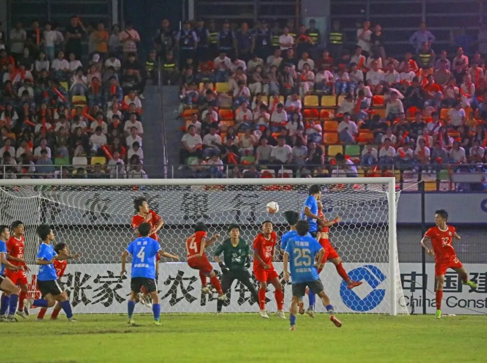 从奇峰山下到潇水之畔，足球替我们记住温柔