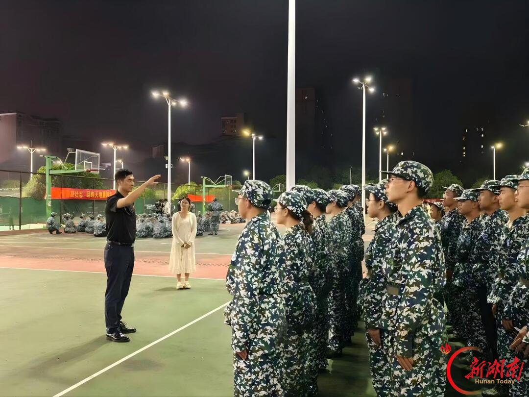 青春正步走丨迷彩绘青春底色,热血铸国之栋梁