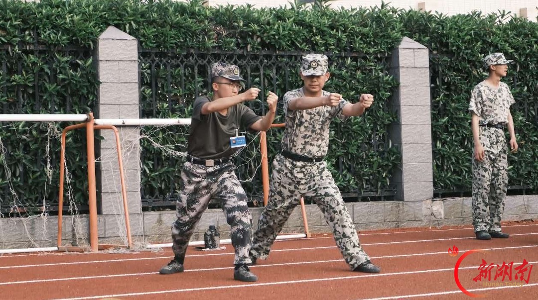 青春正步走丨训练场上,青春正当燃