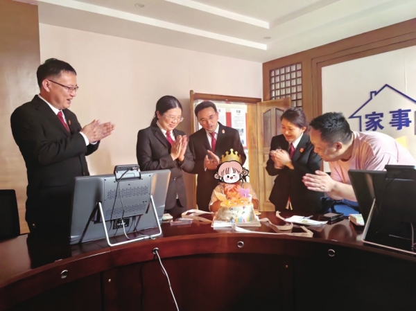 人民的满意从何而来？——探访“人民满意的公务员集体”岳阳市中级人民法院政治部