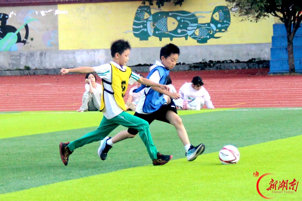 安仁县实验学校首届篮球联赛、第八届校园足球联赛火热举行