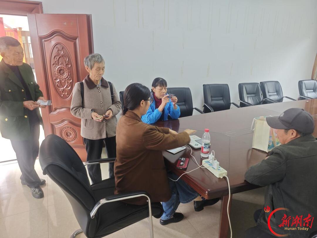 张家界永定区盘塘村开展第六期便民服务活动