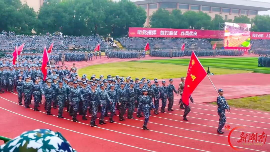 青春正步走丨那一抹迷彩,是我与湖南的第一场和解