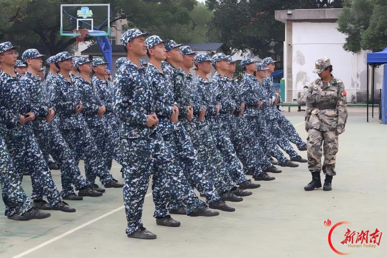 青春正步走丨以镜头为笔，记录迷彩青春