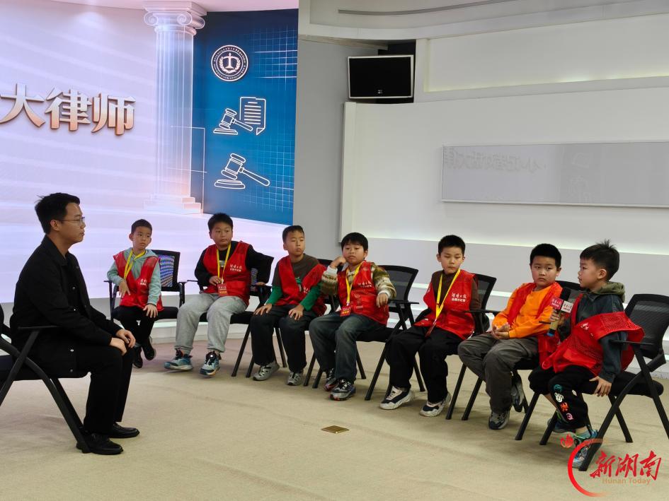 律师面对面普法,为小记者撑起“法治保护伞”