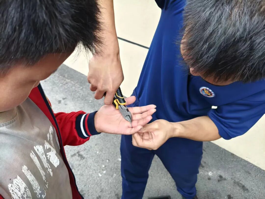 戒指卡手获救!北湖学子写信致谢消防员