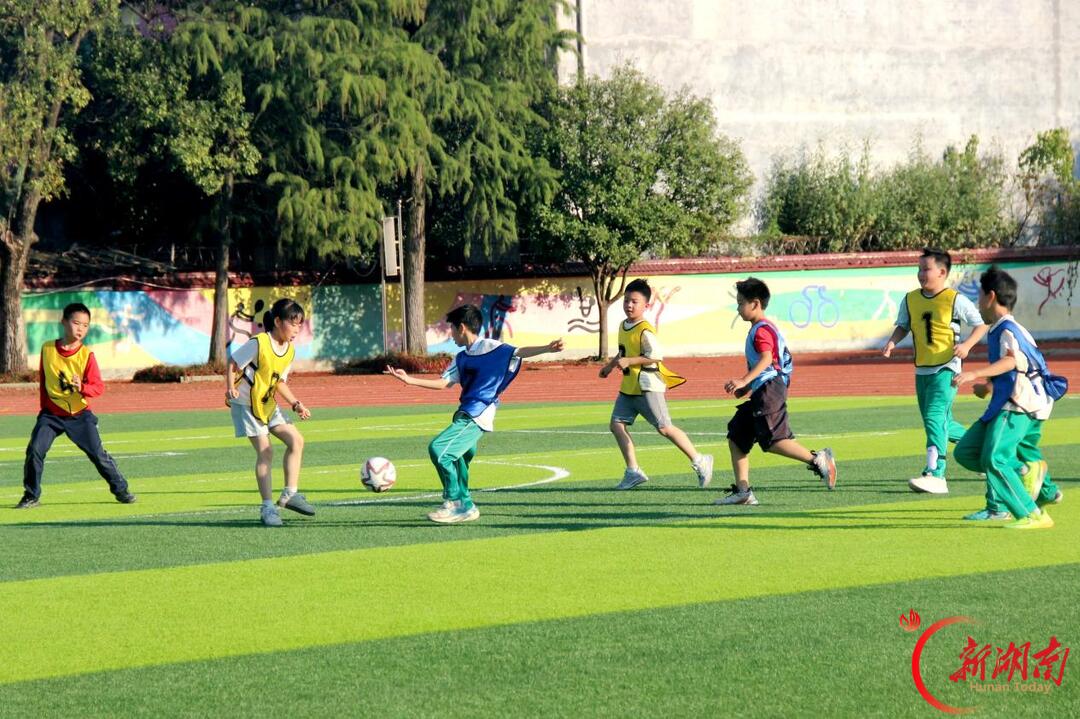安仁县实验学校首届篮球联赛、第八届校园足球联赛火热举行