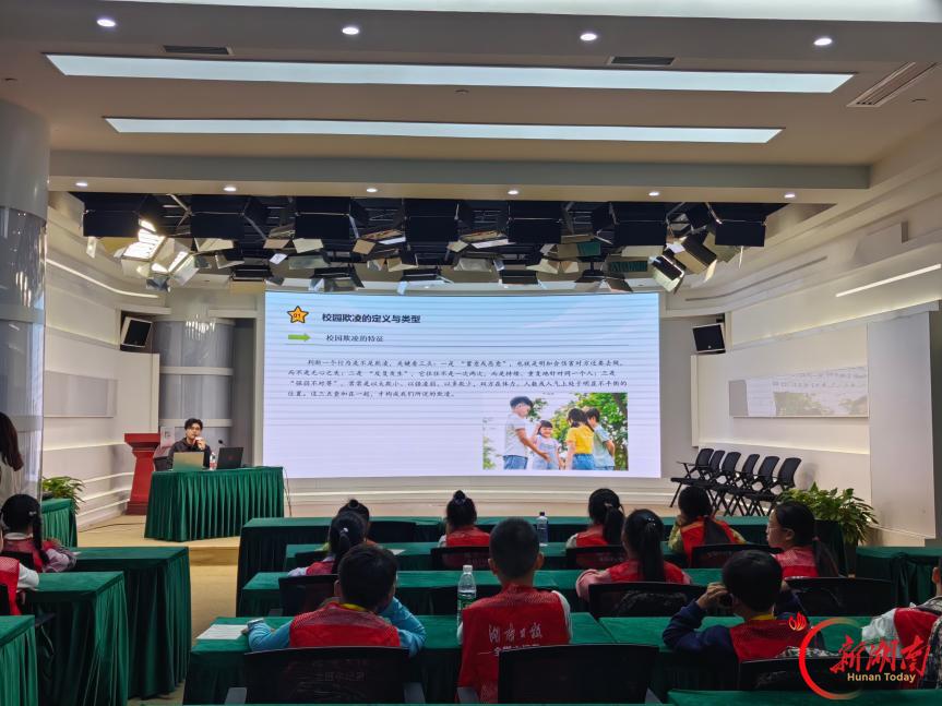 律师面对面普法,为小记者撑起“法治保护伞”