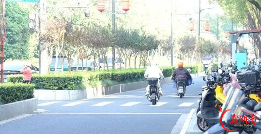 33 岁高血压患者盲目“秋冻”骑电动车,突发脑出血