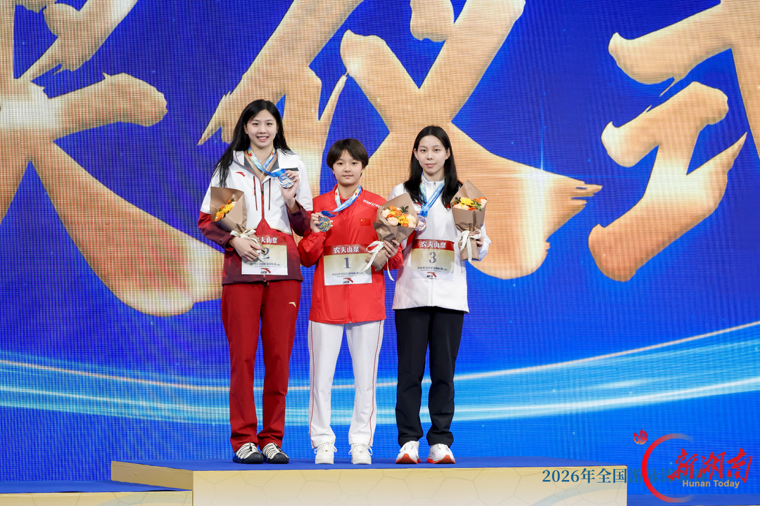劈波斩浪 双星闪耀——湖南涟钢游泳队黄志伟、胡芊翯全锦赛勇夺金牌