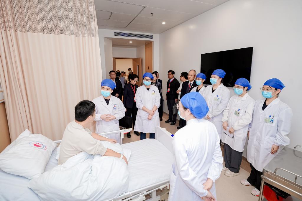 湖南中医药大学接受教育部口腔医学专业认证专家组现场考察