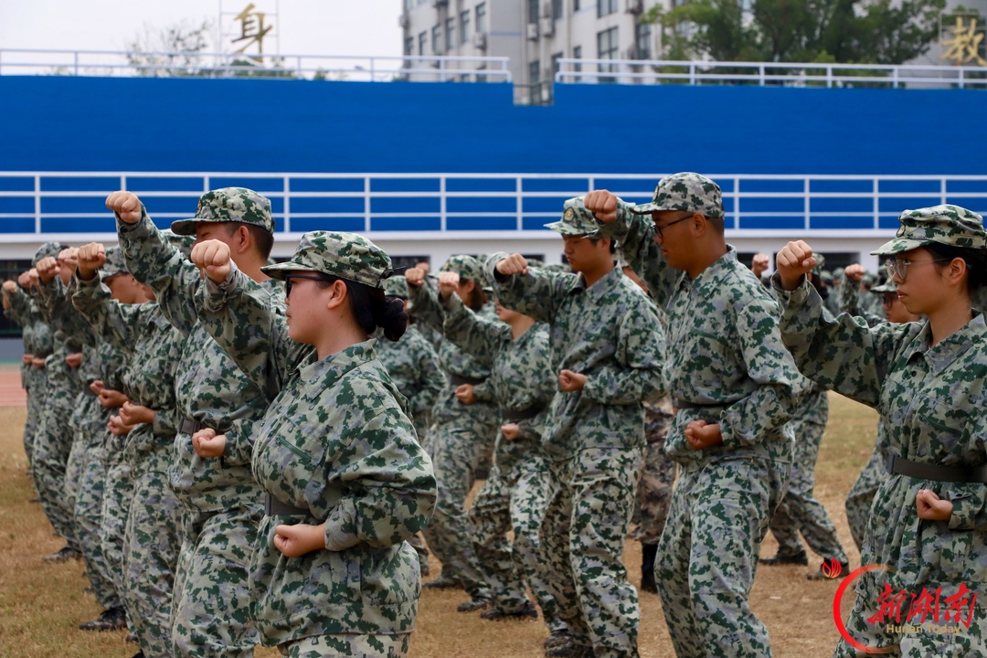 青春正步走丨迷彩铸青春,砺行赴新程