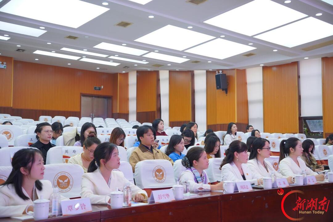以美润心 思政铸魂——长沙市开福区小学道德与法治学科培训暨美育+思政融合研讨活动
