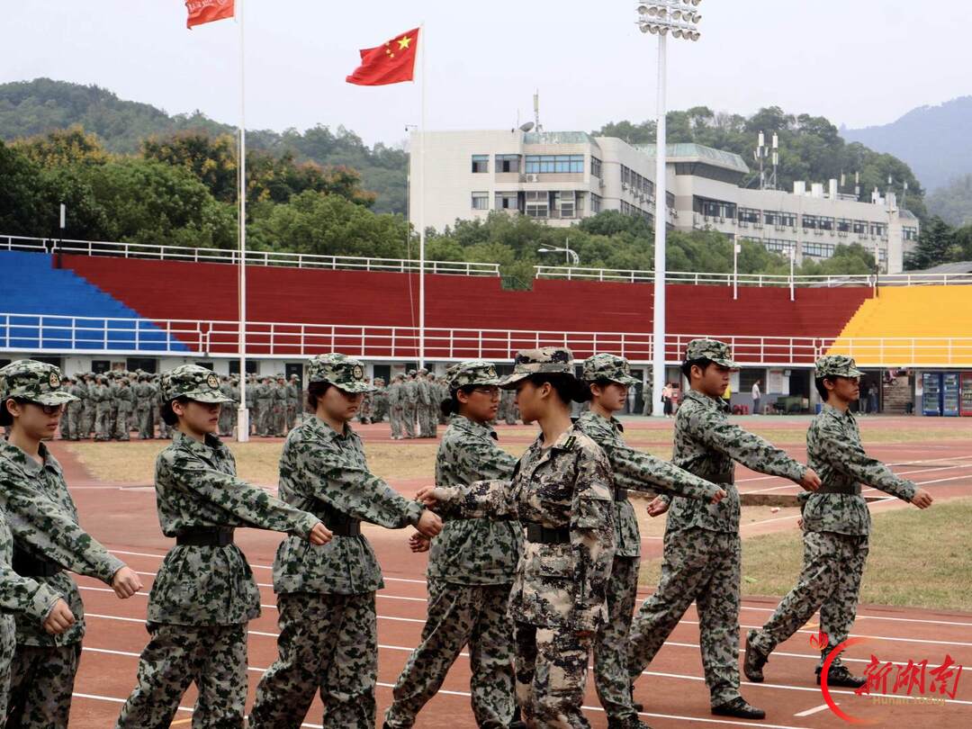 青春正步走丨用正步踏响青春节拍,让迷彩刻入生命年轮