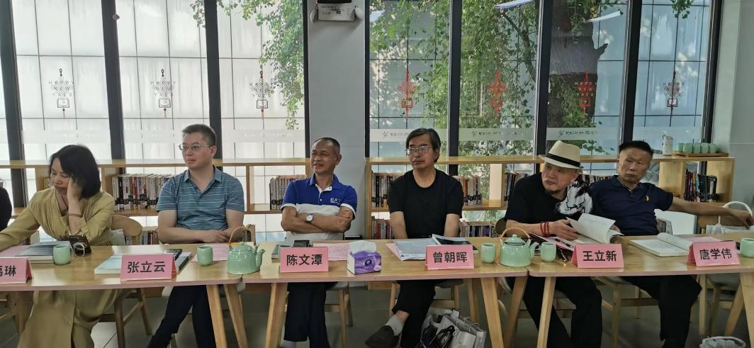 从《春风十里》到《你是春风我是诗》肖和元散文诗的诗性进阶与人文延展