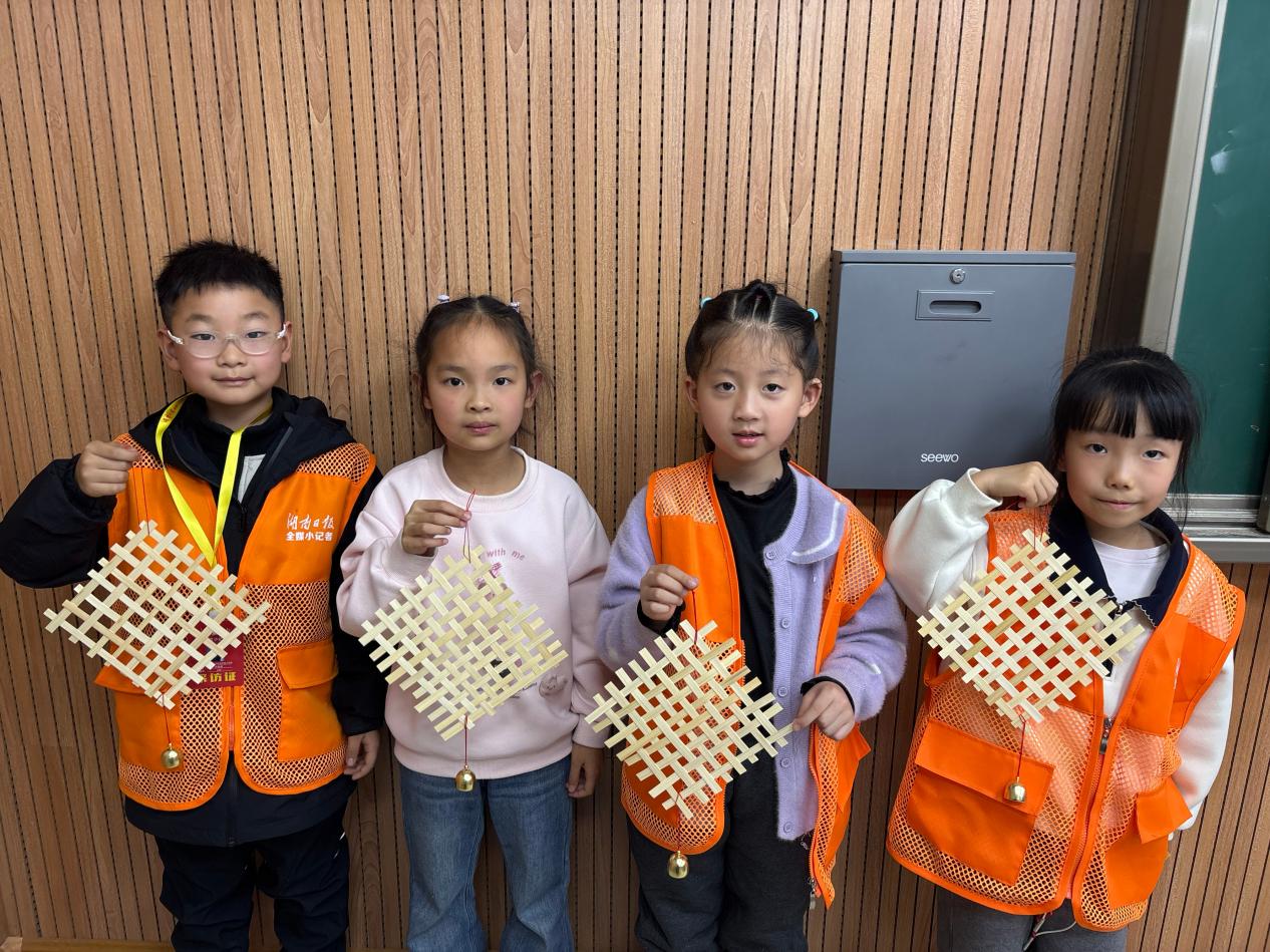 将广阔天地,装进少年笔端——株洲市二中枫溪学校小学部湖南日报全媒小记者的年度印记