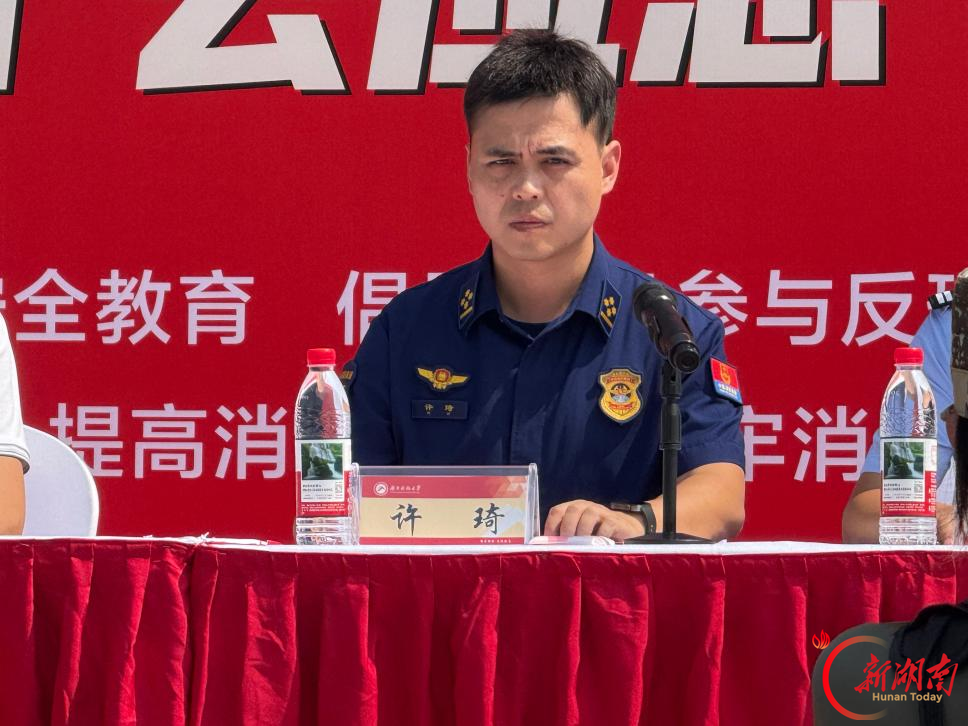 青春正步走丨新生观摩消防及反恐防暴演练