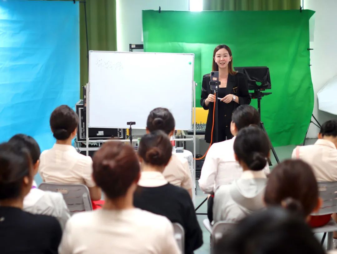 职校冷热分化，特色办学如何破题？湘府传媒、华中高技探索产教融合新路径